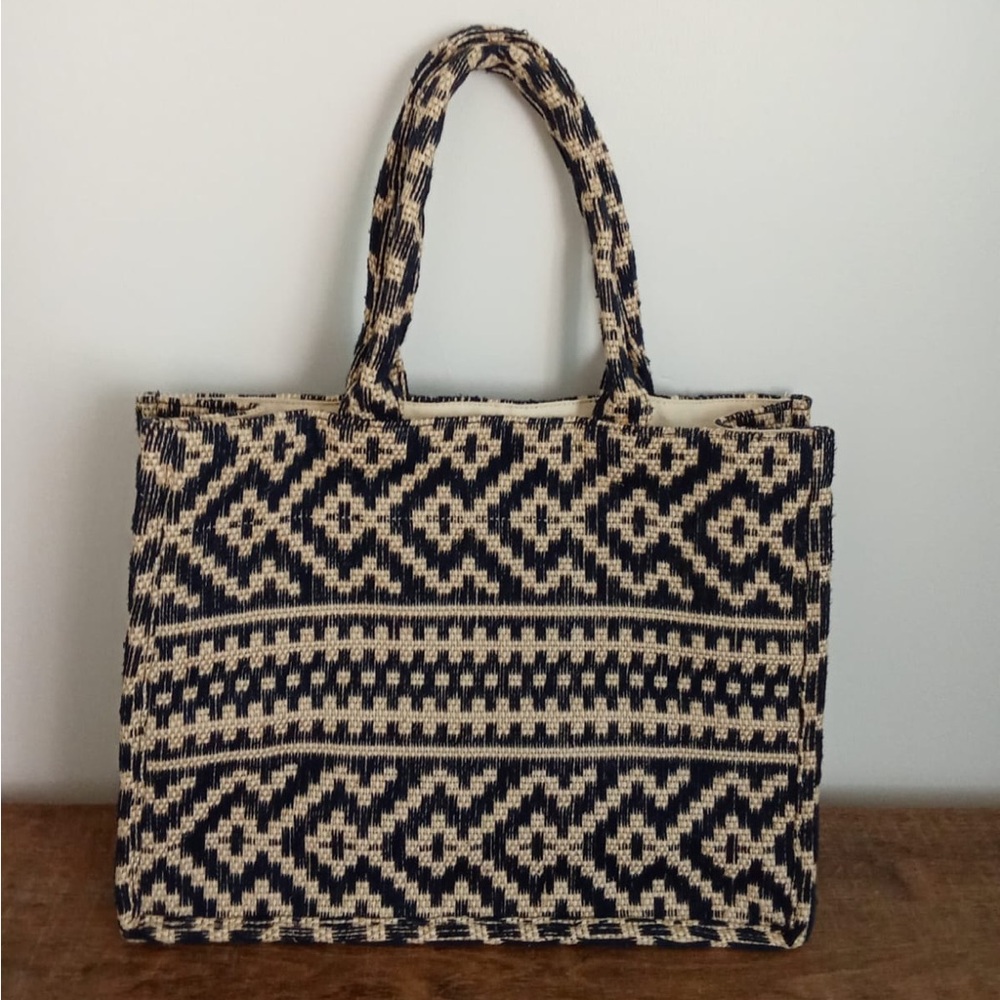 H&M shopper